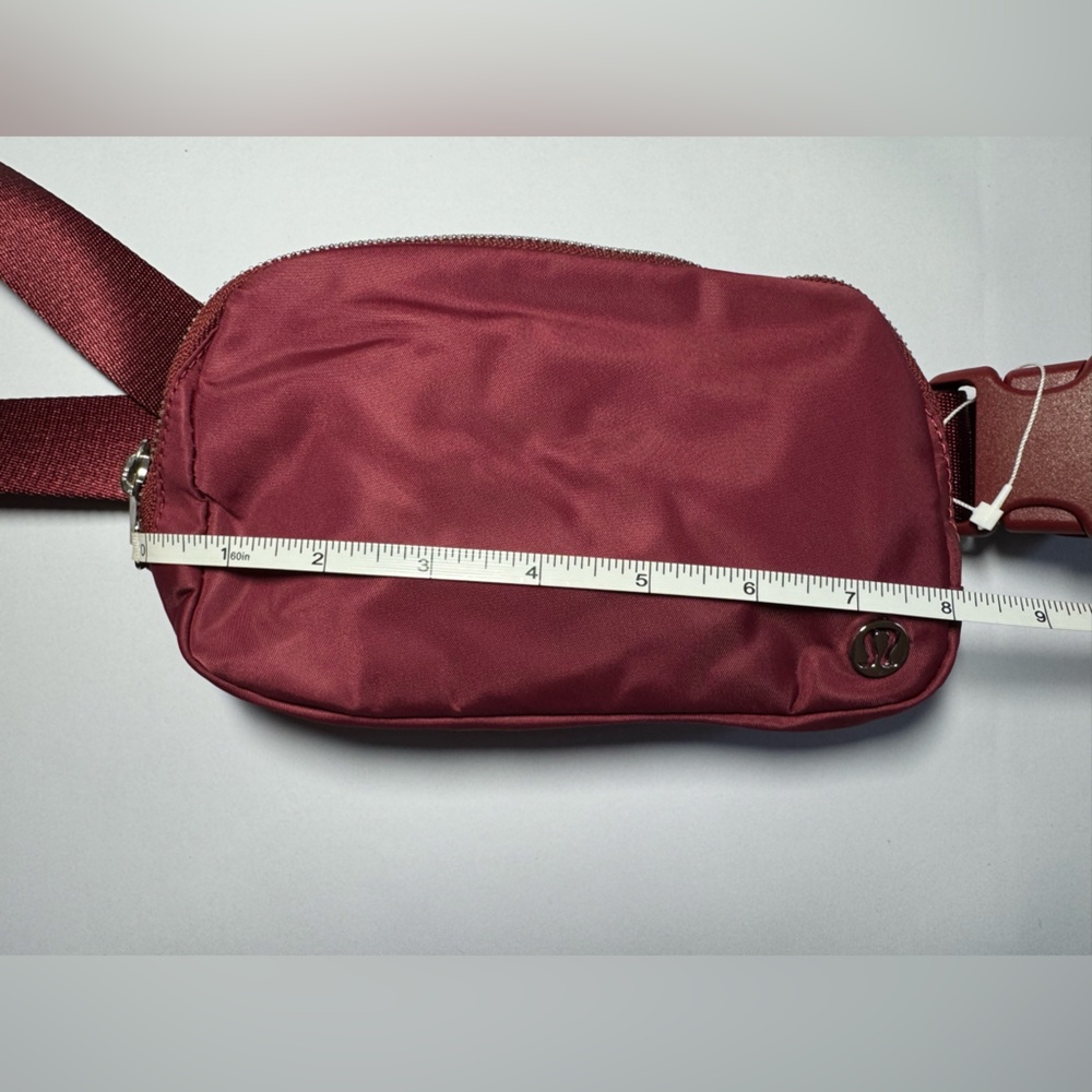 NWOT Lululemon Everywhere Belt Bag 1L Red Merlot Unisex - Picture 3 of 7